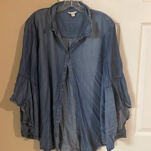 Button down flutter sleeve denim top size 22/24